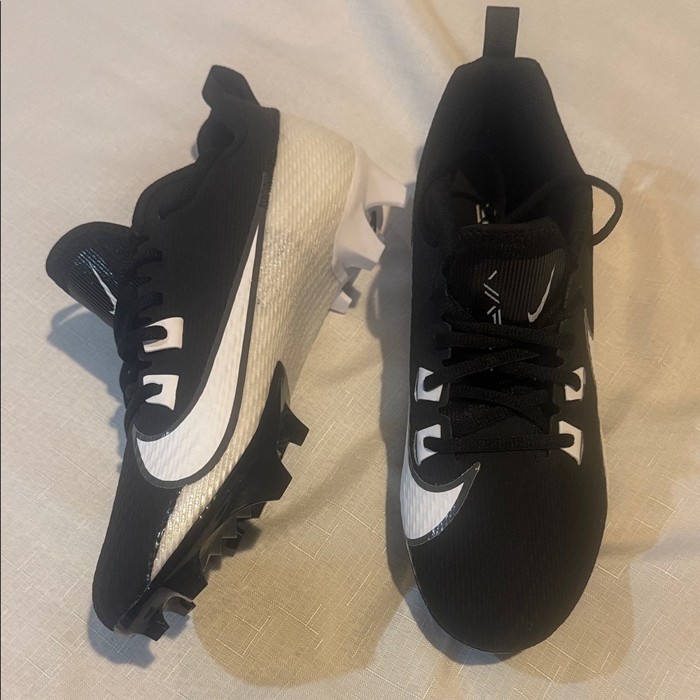 Nike Black and White Athletic Shoes